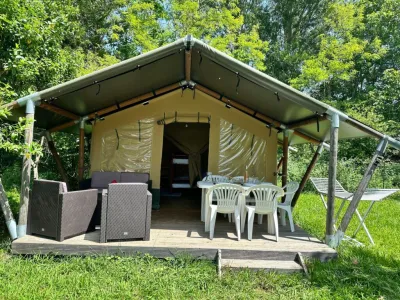 Camping Les Eychecadous in Artigat