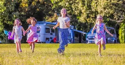 Camping Les Hirondelles in Loupiac