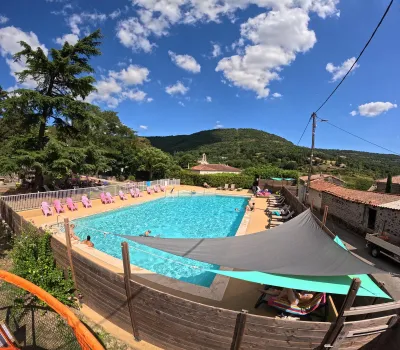Camping Les Lavandes à Darbres