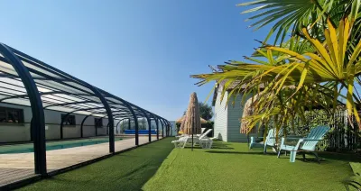 Camping Les P'Tites Maisons Dans La Prairie in Sallertaine