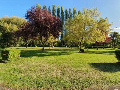Camping Les Pâtis in Nazelles-Négron
