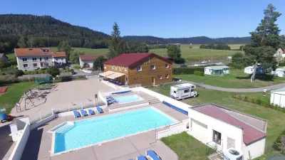 Camping Les Pinasses in La Chapelle-Devant-Bruyères