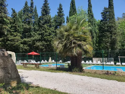 Camping Les Tomasses in Belgentier