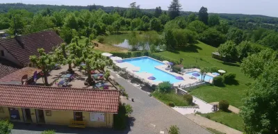 Camping Lestaubière in Douville