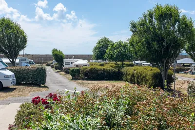 Camping Municipal De La Prairie in Port-Louis