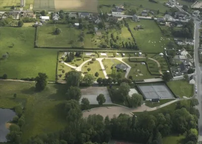 Camping Municipal Du Pont De Pierre in Vald'Yerre
