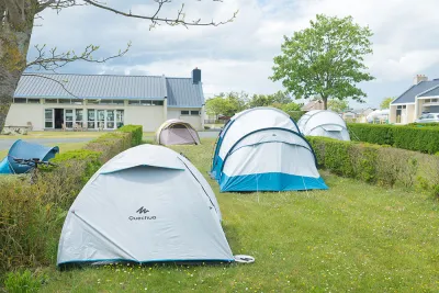 Camping Municipal Du Sud in Hauteville-sur-Mer