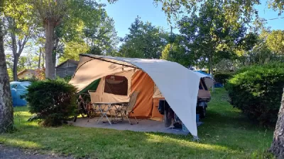 Camping Municipal L'Orée Du Bois in Arthez-de-Béarn