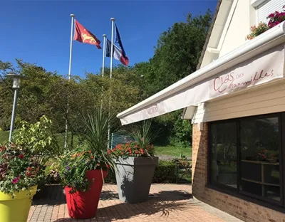 Camping Municipal Le Clos Des Charmilles in Cany-Barville