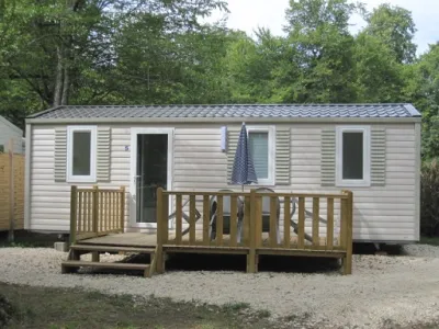 Camping Municipal Le Parc Du Château in L'Isle-sur-Serein