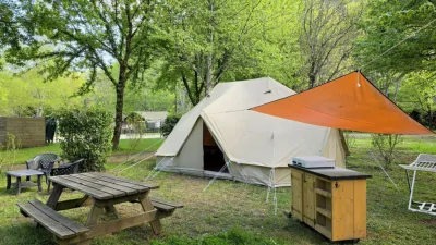 Camping Pittoresque in Saint-Parthem
