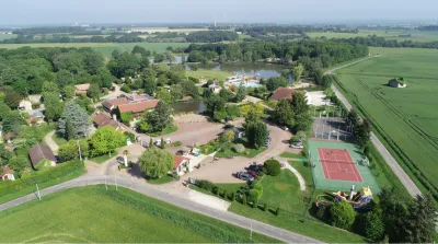 Camping Val De Loire Les Bois Du Bardelet in Poilly-Lez-Gien