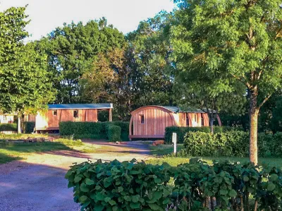 Camping Val Vert En Berry in Lacs