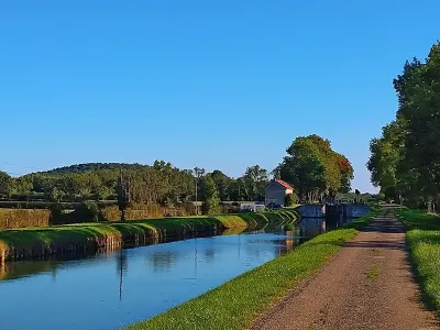 Camping Vert Auxois in Pouilly-en-Auxois