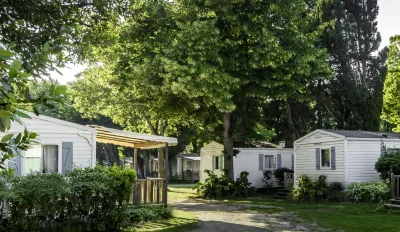 Camping Vivacamp La Laune in Villeneuve-Lès-Avignon